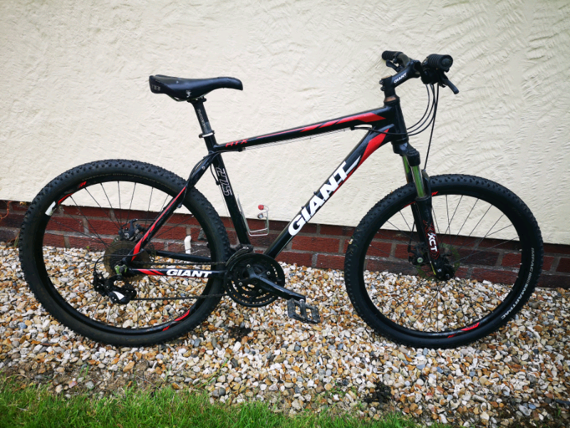 GIANT ATX MOUNTAIN BIKE 21 inch frame 